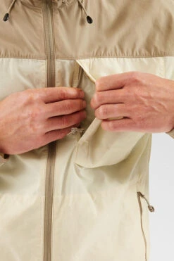 Fjallraven Mens High Coast Wind Jacket 17 Fjallraven Mens High Coast Wind Jacket -Urban Threads a1614092 1114 t