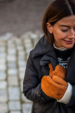 Hestra Womens Sheepskin Mitts -Urban Threads a6220031 2828 m