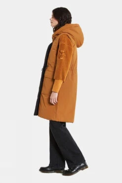 Didriksons Womens Aviva Reversible Vest -Urban Threads b11acb0227 7020 h