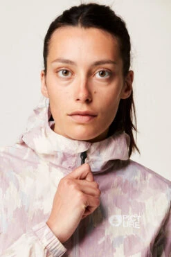 Picture Womens Scale Printed Jacket -Urban Threads b11af90091 9393 j