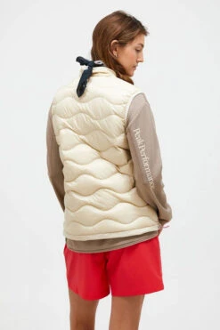 Peak Performance Womens Helium Utility Down Vest -Urban Threads b11ah90146 1111 f