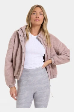 Vuori Womens Cozy Sherpa Jacket -Urban Threads b11beb0259 6363 d