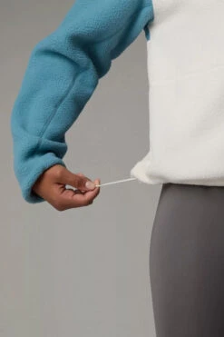 The North Face Womens Yumiori Quarter Zip Fleece -Urban Threads b11bee0067 1043 n