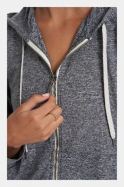 Vuori Womens Halo Performance Hoodie 2.0 Top -Urban Threads b11bfa0233 7272 l