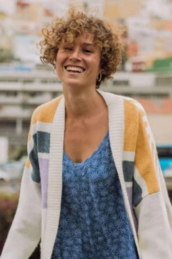 Womens Sunsets Recycled Knitted Cardigan -Urban Threads b11bfa0355 1111 q