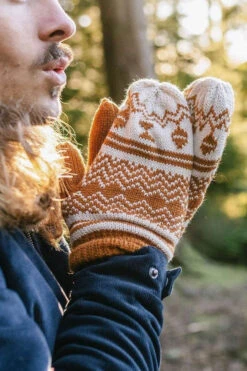 Unisex Powder Fleece Lined Recycled Acrylic Mittens -Urban Threads b11jaa0011 2727 e