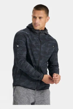 Vuori Mens Outdoor Trainer Shell Jacket -Urban Threads b12ad90082 7007 m