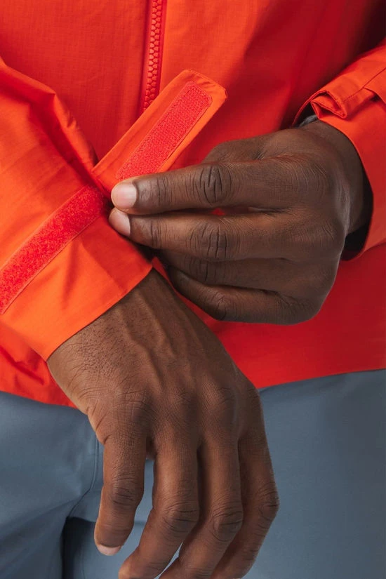 Mens Mountain Lightweight 2.5L Jacket 13 Mens Mountain Lightweight 2.5L Jacket - Image 11