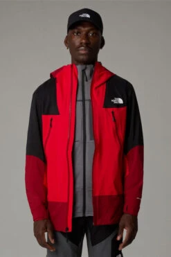 The North Face Mens Signal 2.5L DryVent Jacket -Urban Threads b12ae90450 3031 e