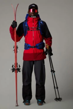 The North Face Mens Signal 2.5L DryVent Jacket -Urban Threads b12ae90450 3031 f