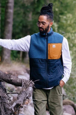 Mens Born Explorer Recycled Polar-Lined Sherpa Vest -Urban Threads b12ah90160 4241 g