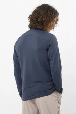 Salomon Mens Essential Lightwarm Hybrid Midlayer Jacket 12 Salomon Mens Essential Lightwarm Hybrid Midlayer Jacket -Urban Threads b12bed0159 4242 c