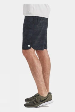 Vuori Mens Banks Shorts -Urban Threads b12caa0177 7087 q