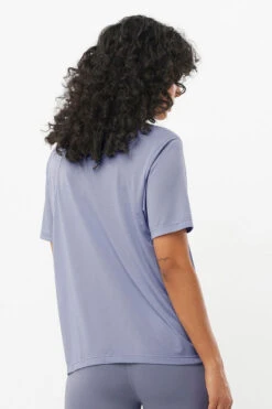 Salomon Womens Shakeout Core T-Shirt -Urban Threads c11bac0282 4242 c