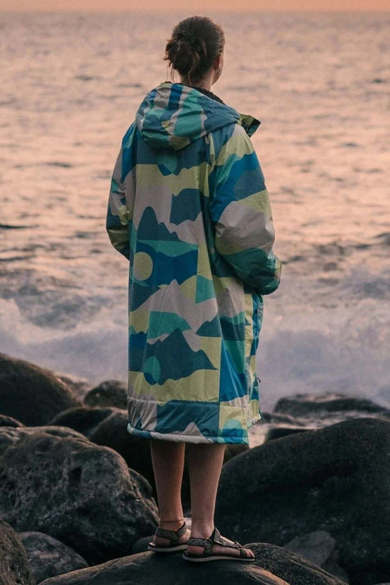 Unisex Waves Recycled Sherpa Lined Changing Robe 14 Unisex Waves Recycled Sherpa Lined Changing Robe - Image 12