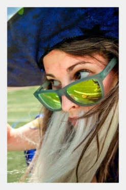 Goodr Sunbathing With Wizards Sunglasses -Urban Threads m42100394a24p